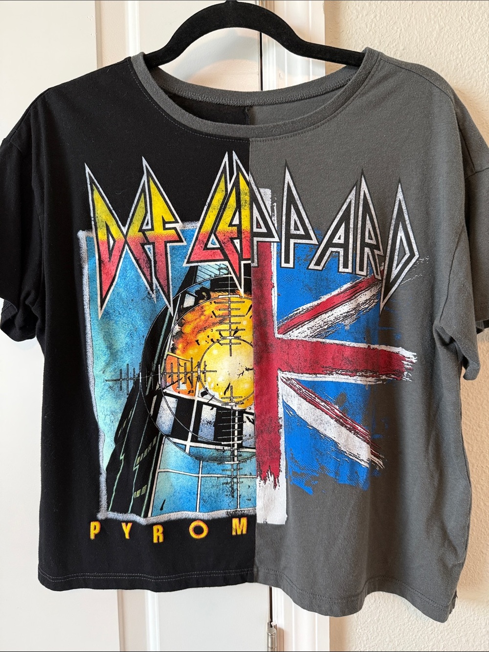 Def Leppard Cropped Split Design Tee - Picture 2 of 5
